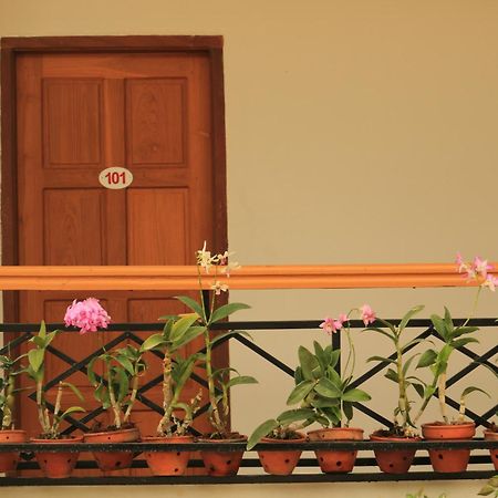ניאונגשווה Golden Lotus Inle Hotel מראה חיצוני תמונה