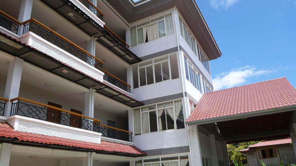 ניאונגשווה Golden Lotus Inle Hotel מראה חיצוני תמונה