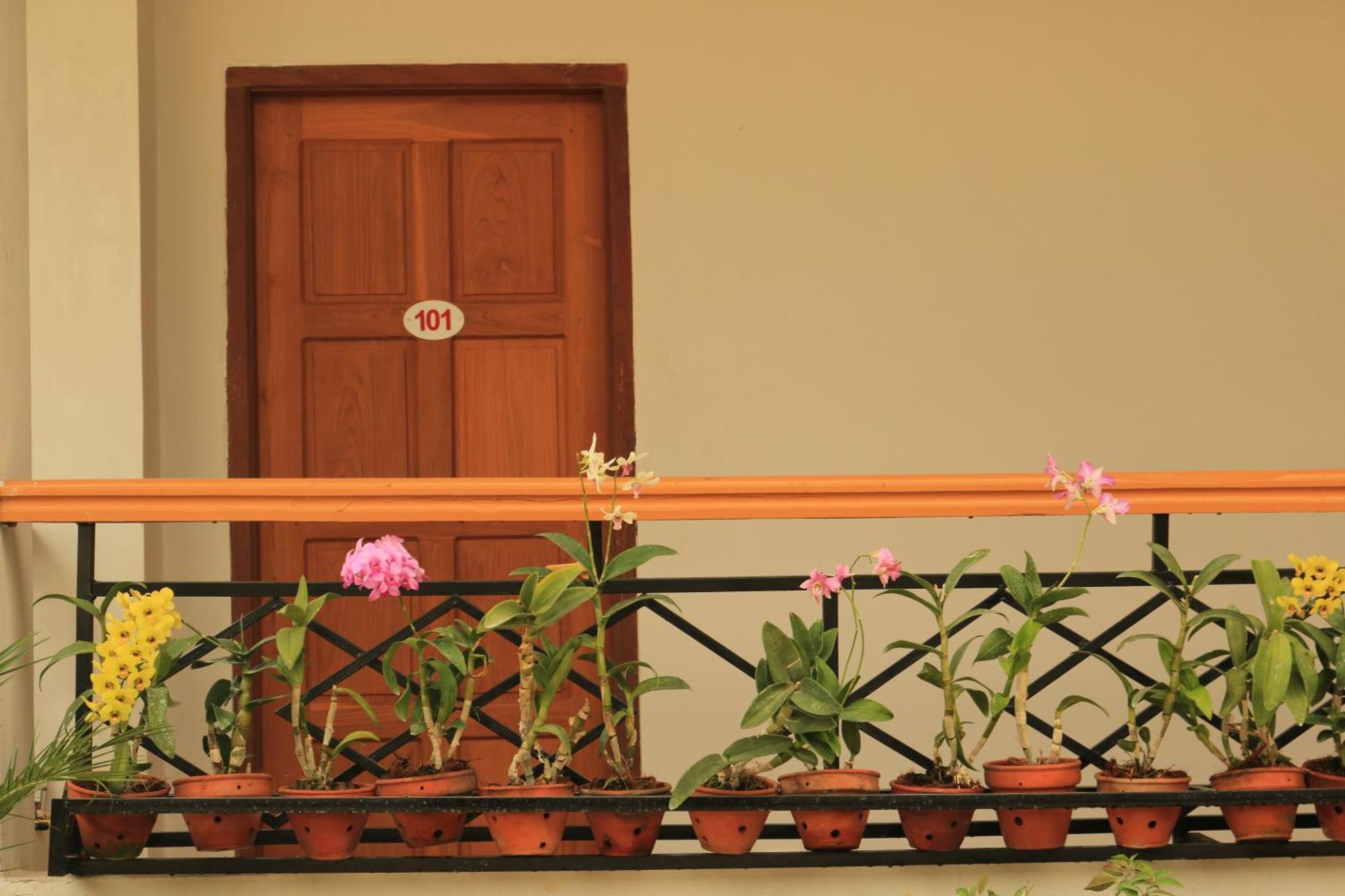 ניאונגשווה Golden Lotus Inle Hotel מראה חיצוני תמונה