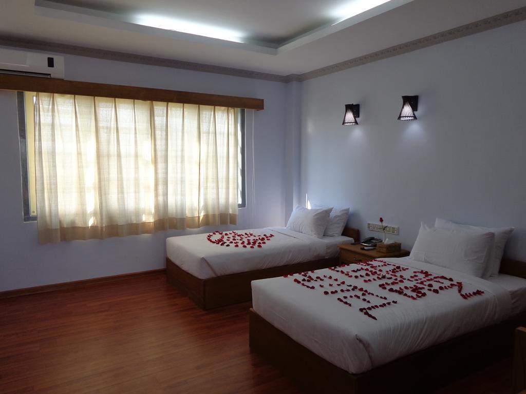 ניאונגשווה Golden Lotus Inle Hotel מראה חיצוני תמונה