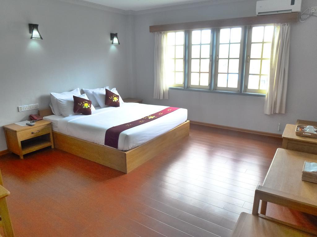 ניאונגשווה Golden Lotus Inle Hotel חדר תמונה