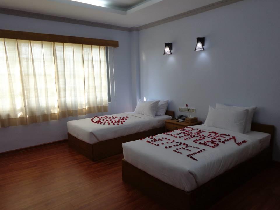 ניאונגשווה Golden Lotus Inle Hotel מראה חיצוני תמונה