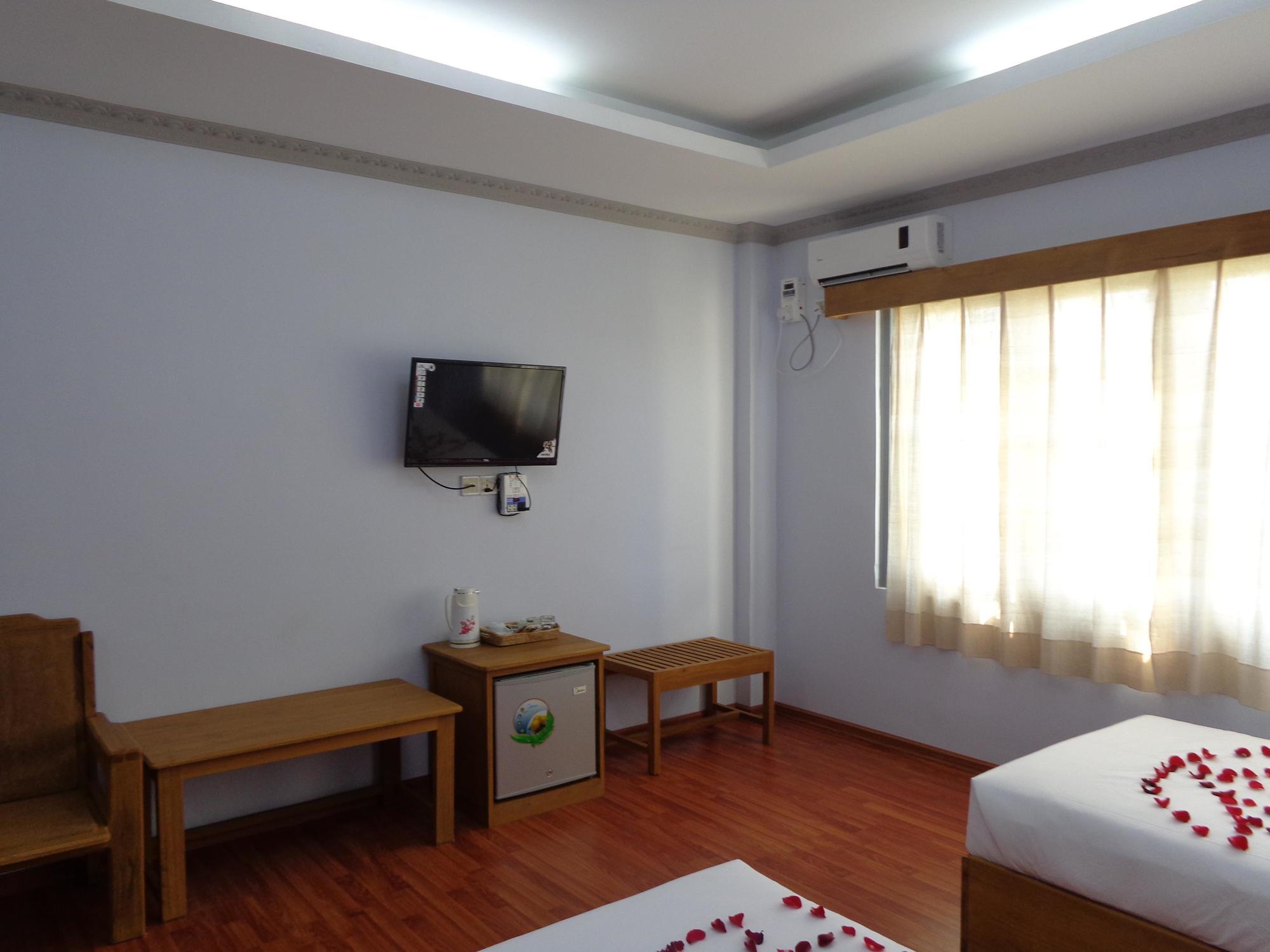 ניאונגשווה Golden Lotus Inle Hotel מראה חיצוני תמונה