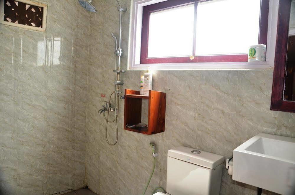ניאונגשווה Golden Lotus Inle Hotel מראה חיצוני תמונה
