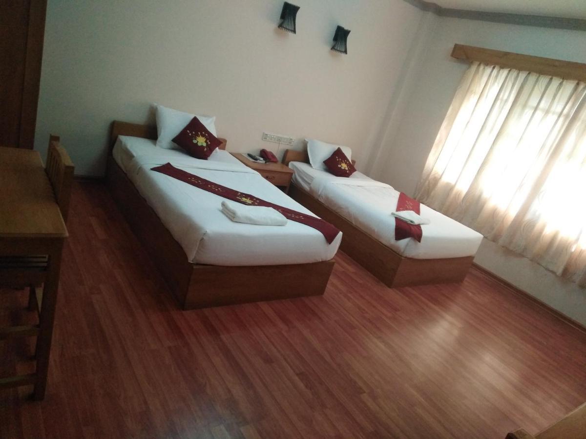 ניאונגשווה Golden Lotus Inle Hotel מראה חיצוני תמונה